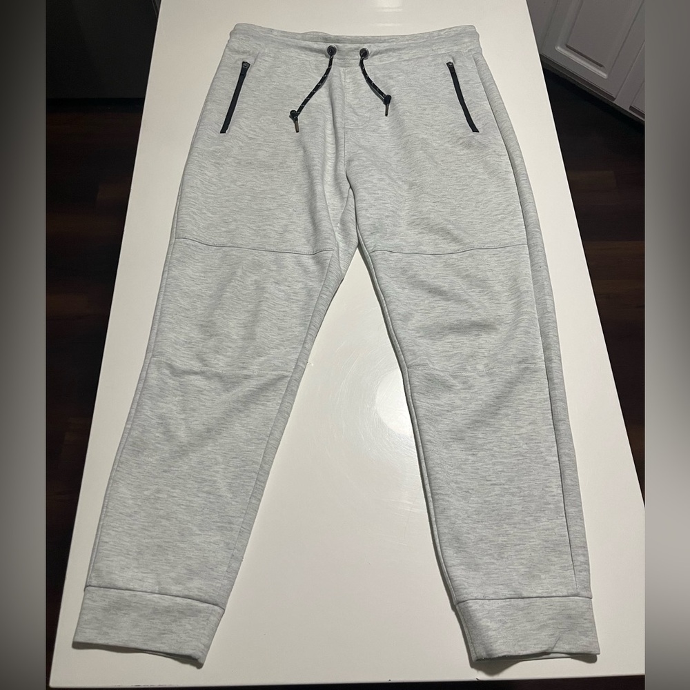 Light Gray Aeropostale Joggers. Size Large. Very comfortable and breathable!
